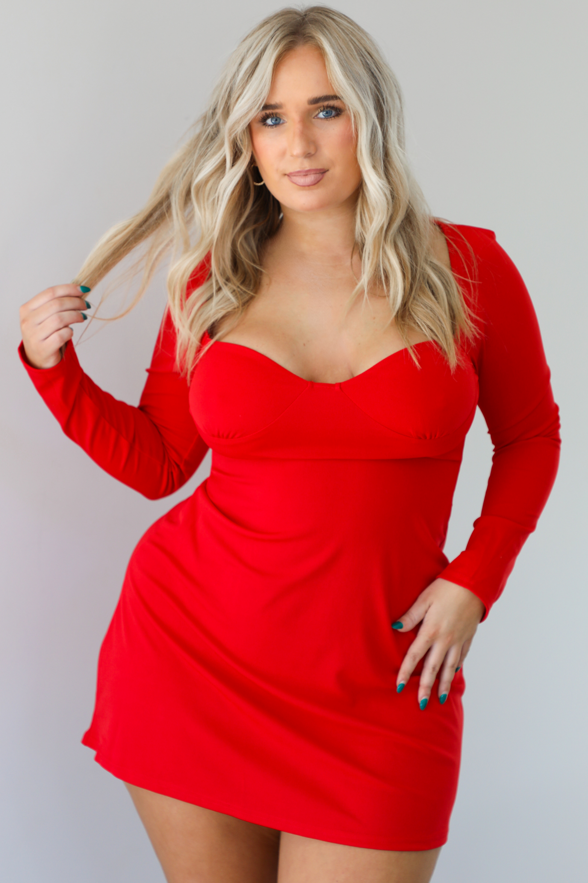 Scarlet Sweetheart Mini Dress: Red