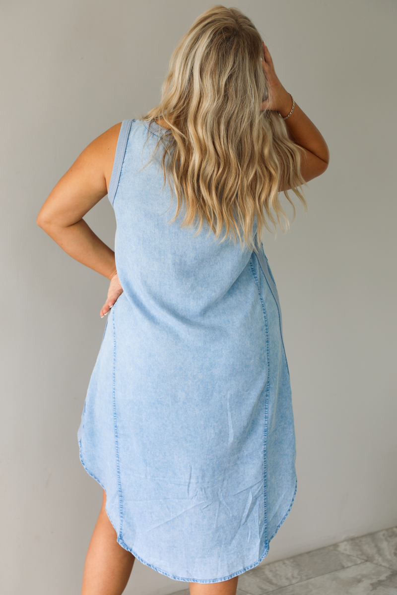 Keeping Tabs Midi Dress: Light Denim