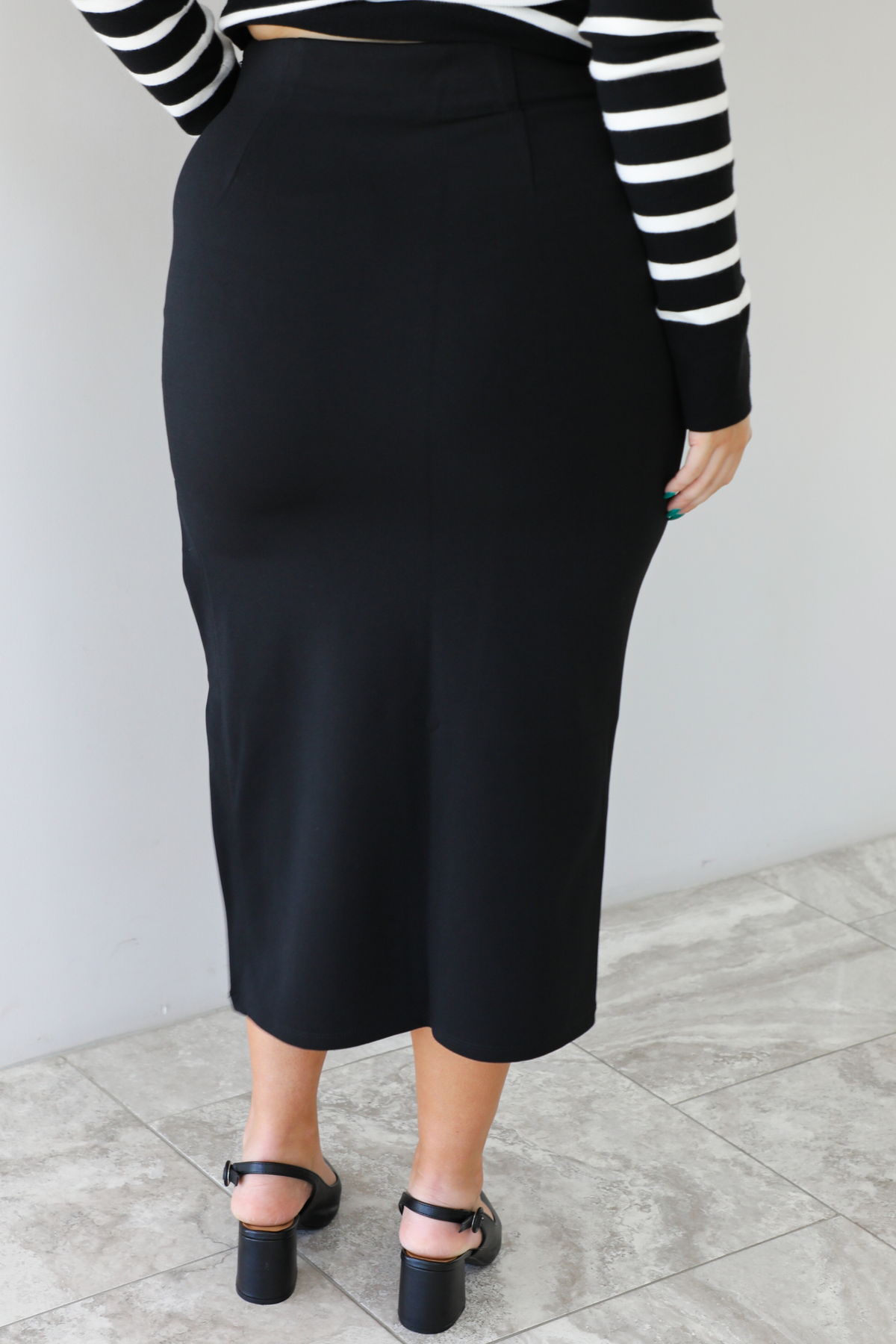 Simple Midi Skirt: Black