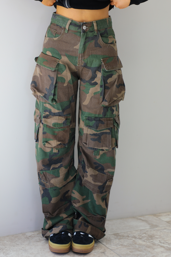 Urban Combat Cargo Pants: Camo